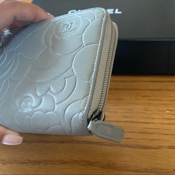 Chanel Camellia Zipped Wallet - Picture 7 of 11
